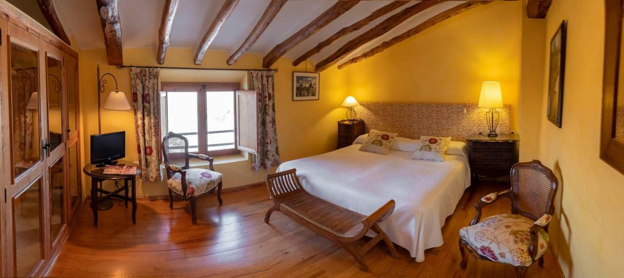 Hotel Rural Mas Fontanelles Biar Bagian luar foto